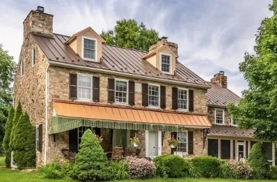 Hvaða PVDF húðunartækni gerir besta standandi sauminn málmþak hverfa í áratugi?